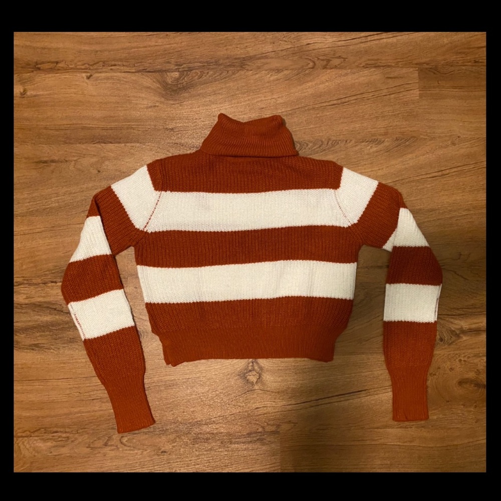 UK2LA Cropped Sweater